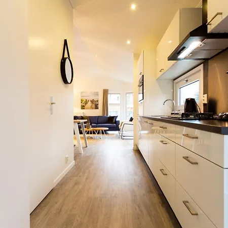 Sl Deluxe 4 People Miva לונטרן